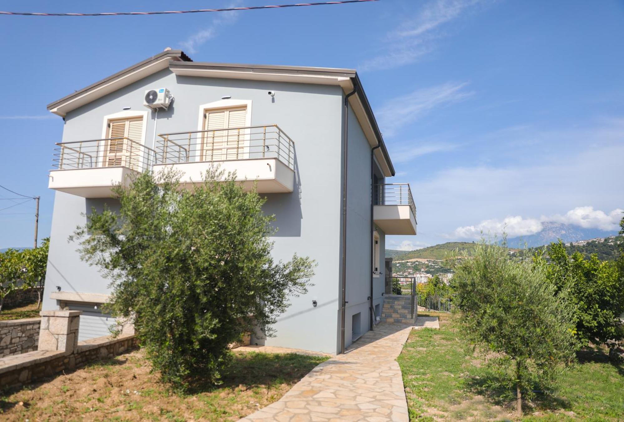 Amla'S Villa Berat Exterior photo